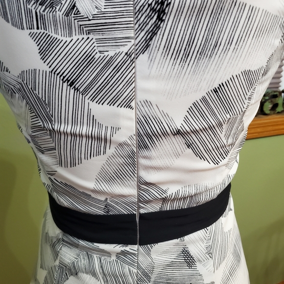 G2000 black and white dress. Size 32. Sleeveless. - Picture 6 of 9